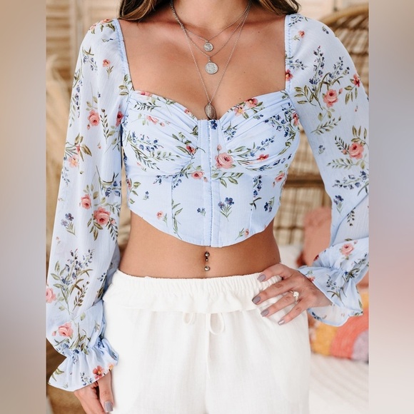 STEPS NYC Tops - Floral Blue Women's Crop Top Size M. NWT